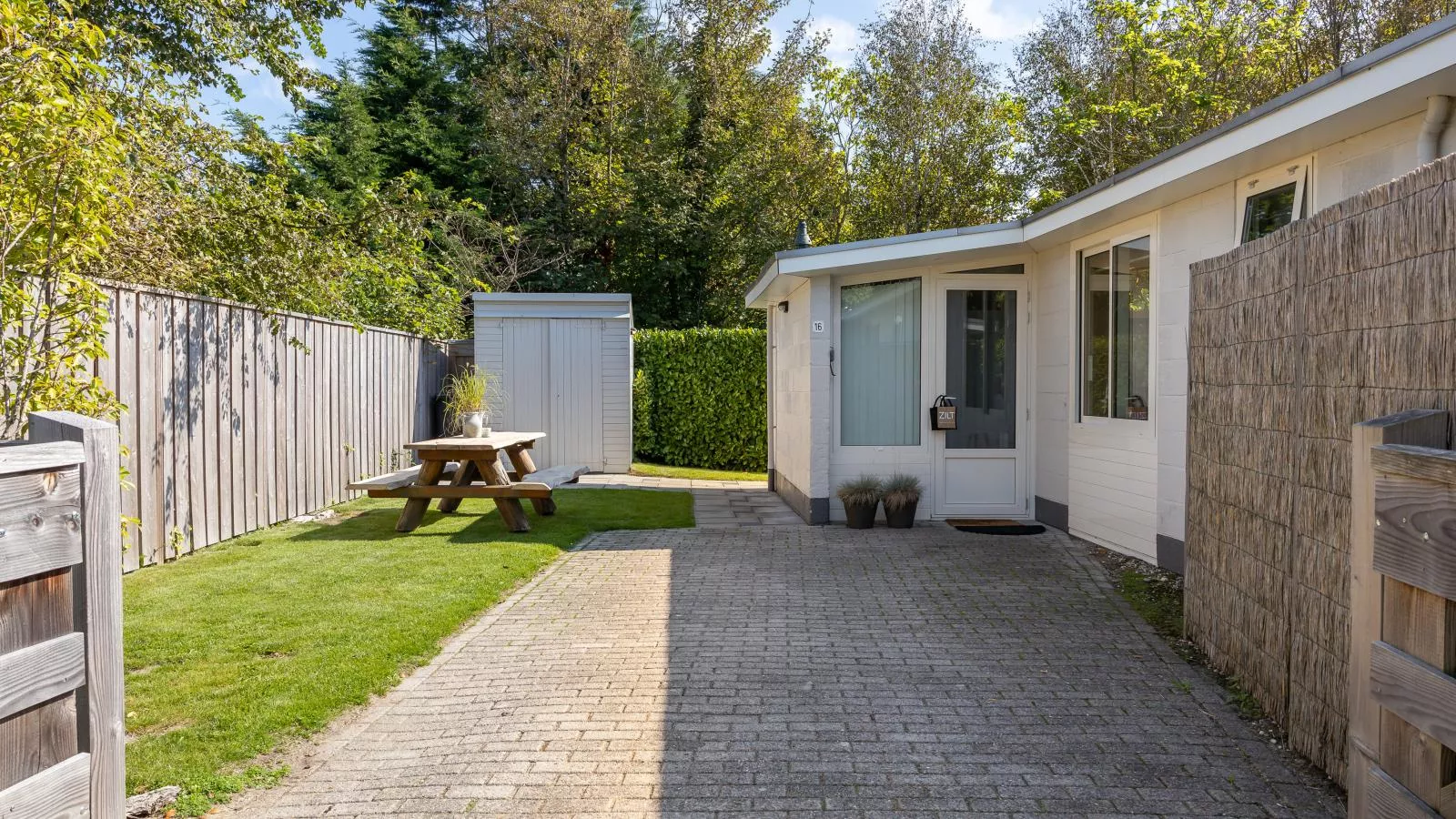 De Zeeuwse Patrijs - Gardens in summer