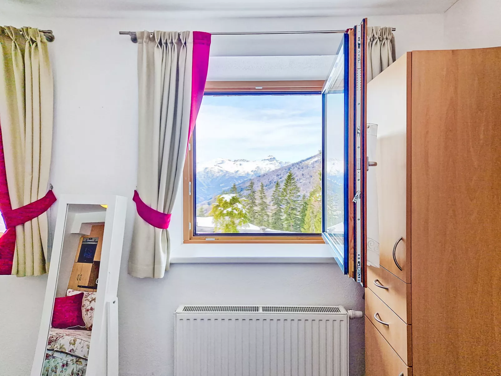 Naviser Hütte - Inside