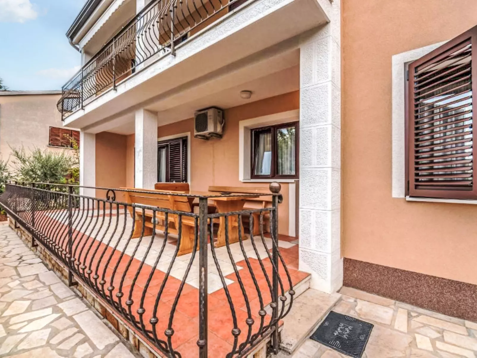 Vera Savic - Outside