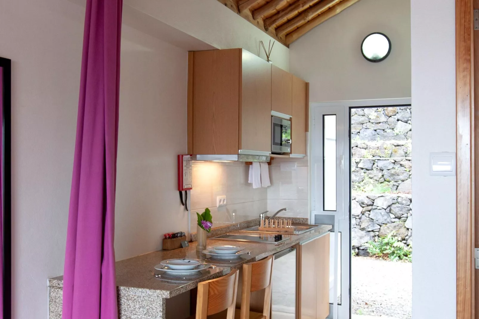 Small semi-detached holiday home in Santo Amaro-Kitchen