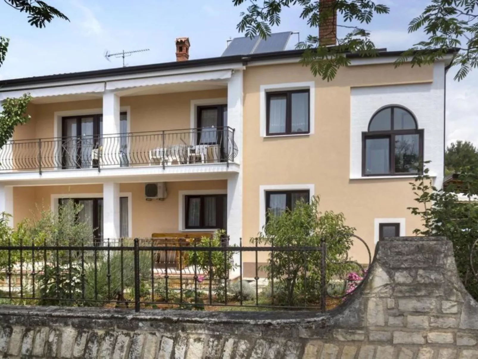 Vera Savic - Outside