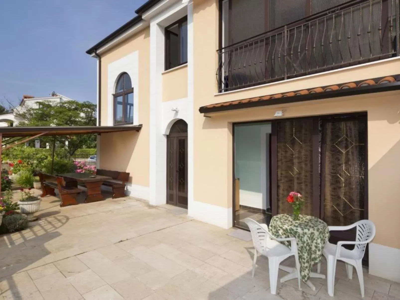 Vera Savic - Outside