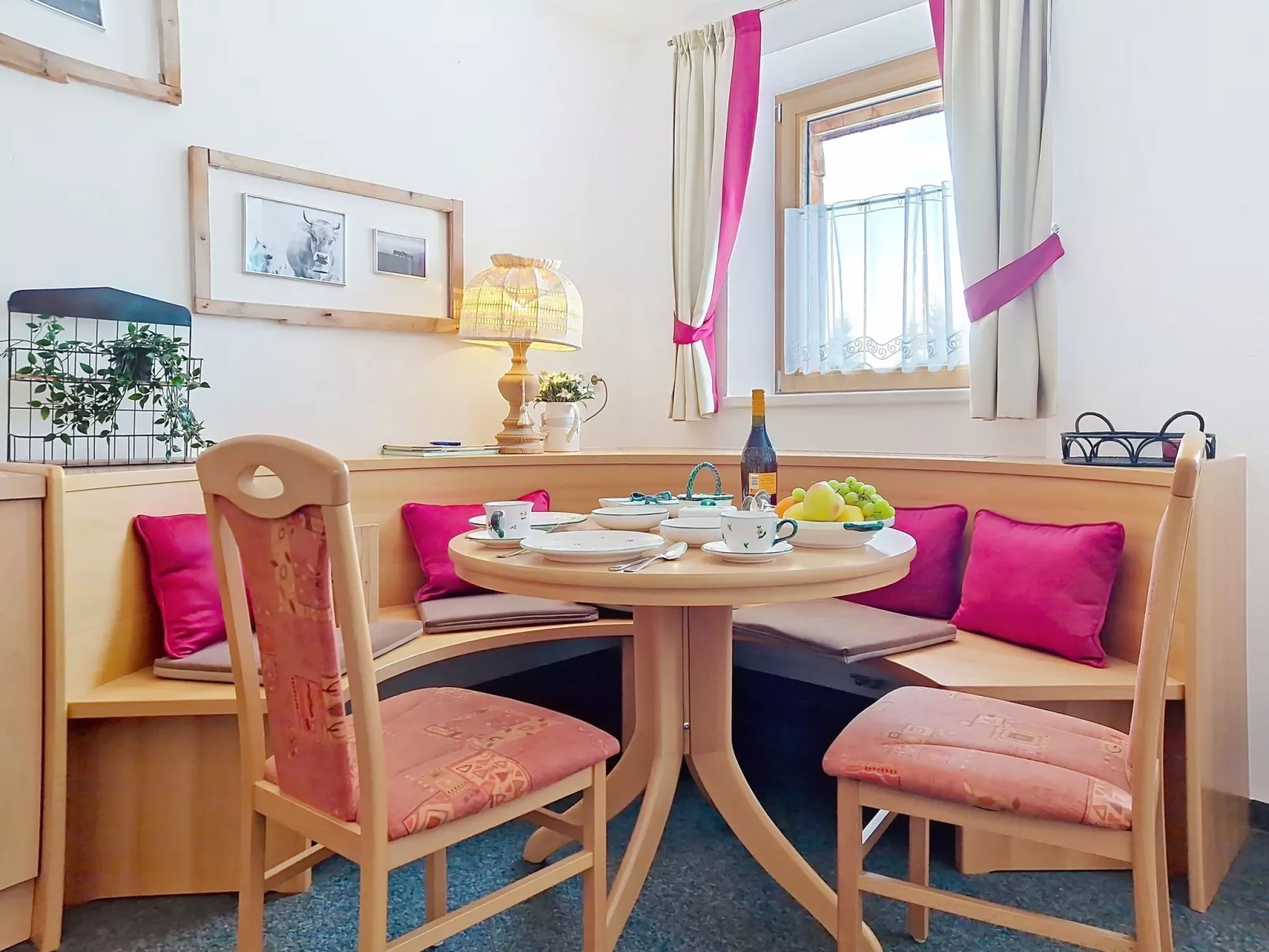 Naviser Hütte - Inside