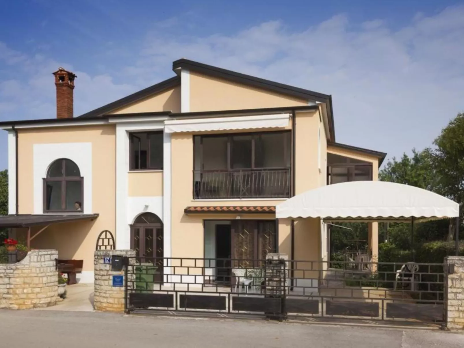 Vera Savic - Outside