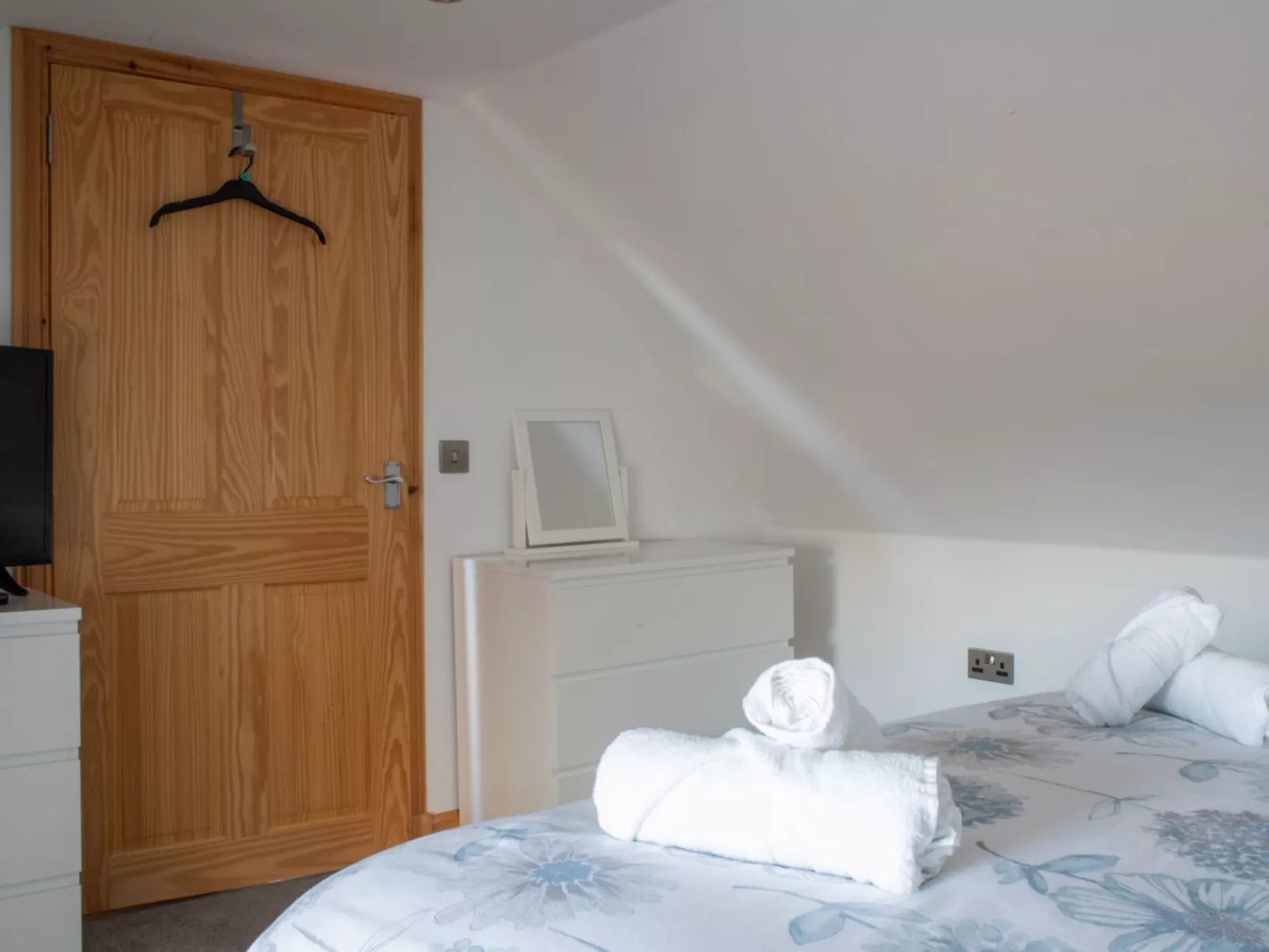 Ben Edra Croft - Inside