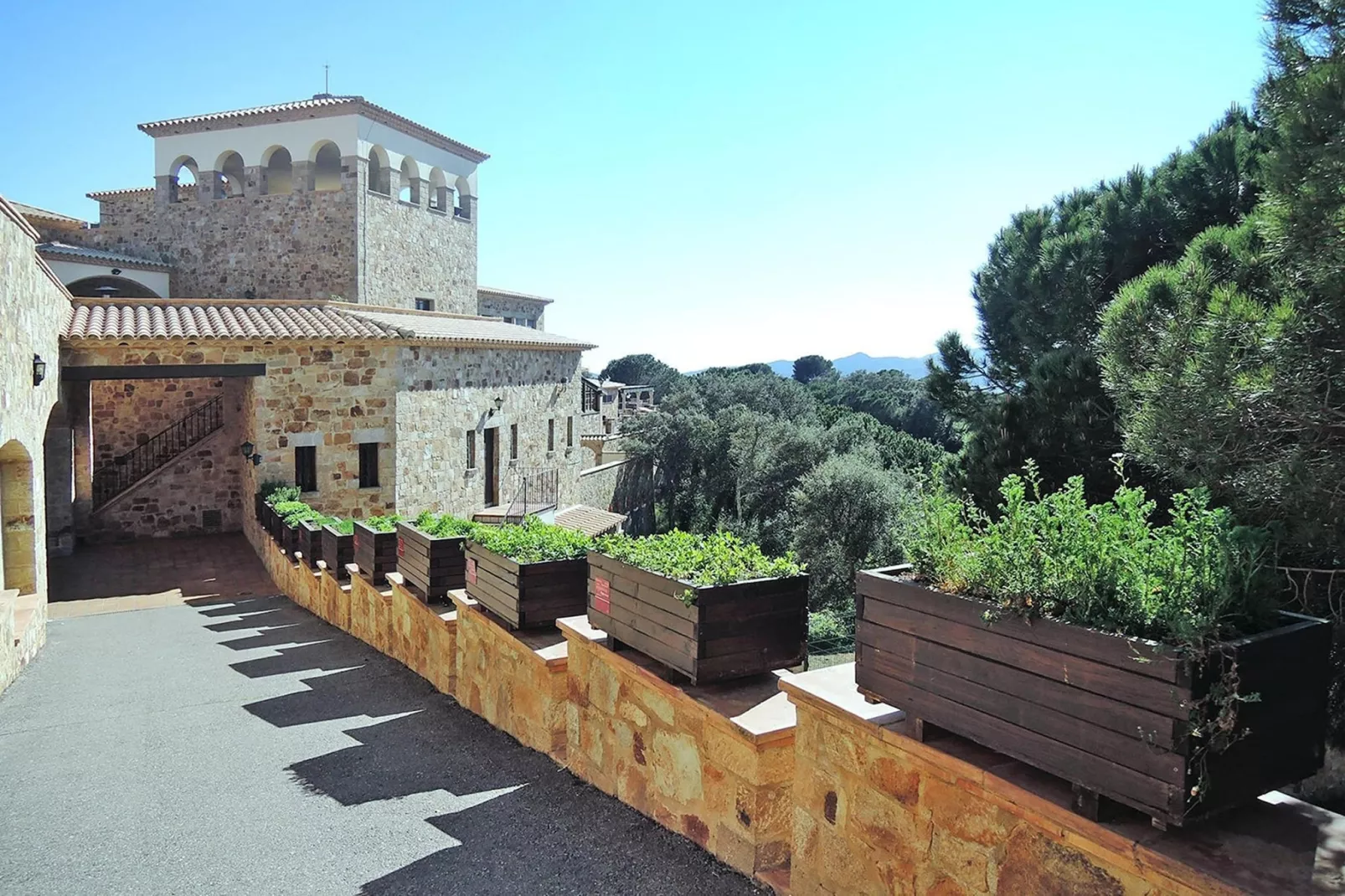 Hapi Mas Nou 3/2/4 - Areas within 1km in summer