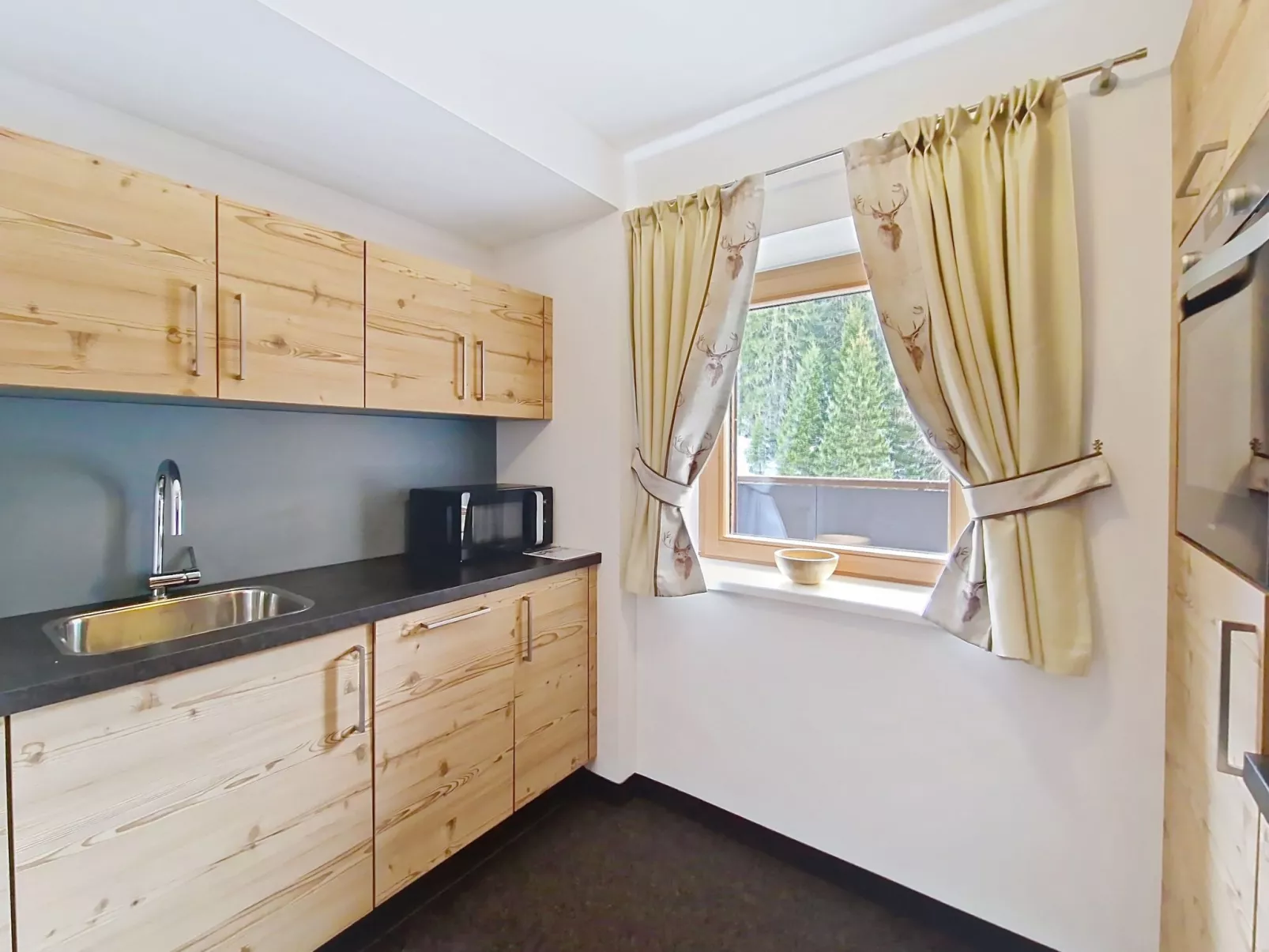 Naviser Hütte - Inside