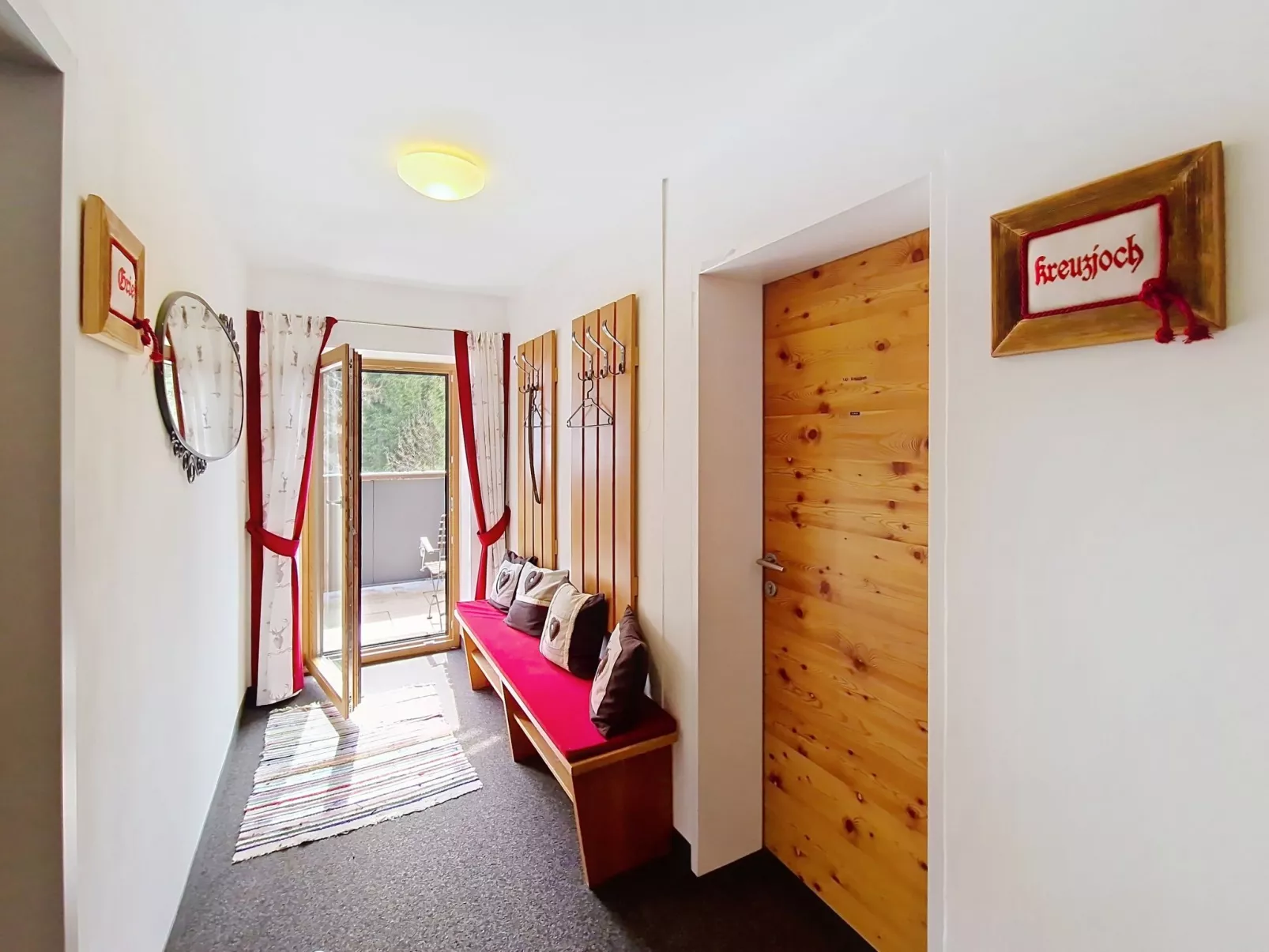 Naviser Hütte - Inside