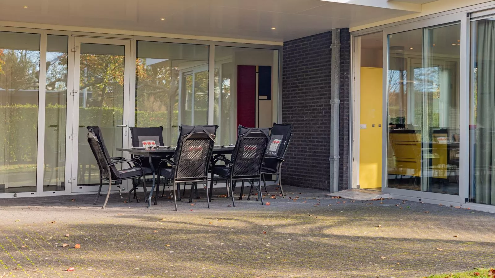 Zwaluw aan Zee - Gardens in summer