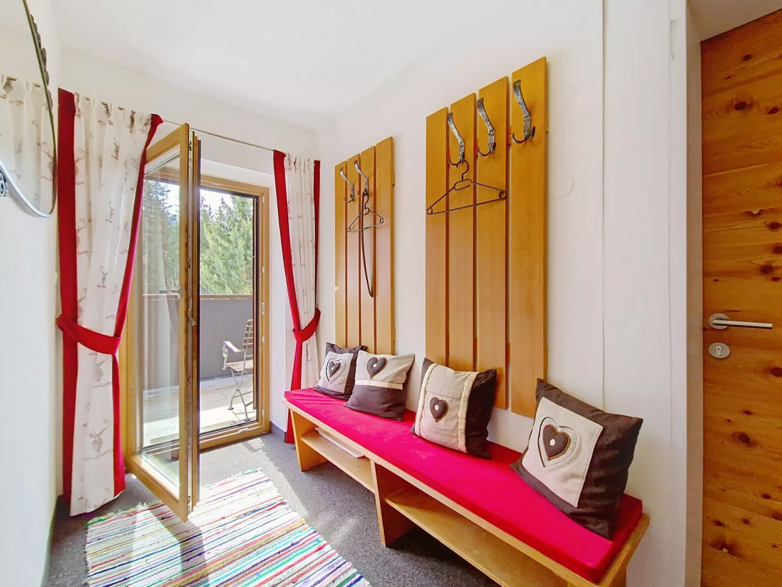 Naviser Hütte - Inside