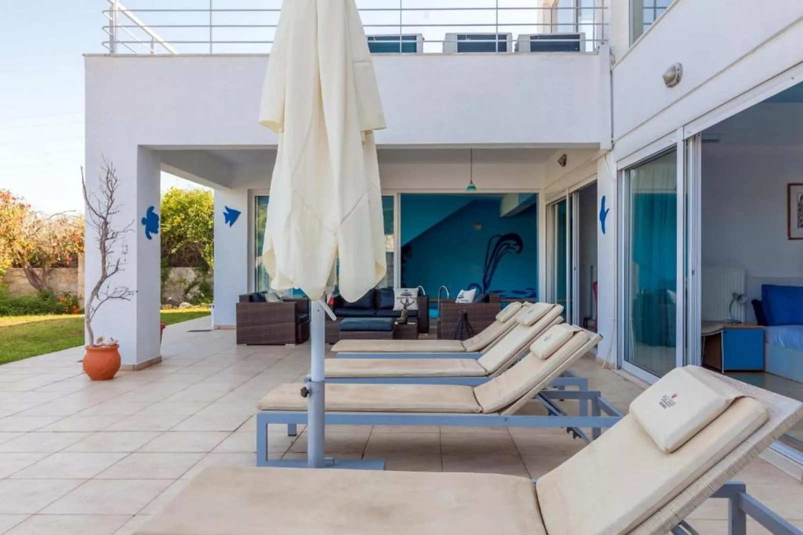 WhiteBlue Spa Villa - Terrace balcony