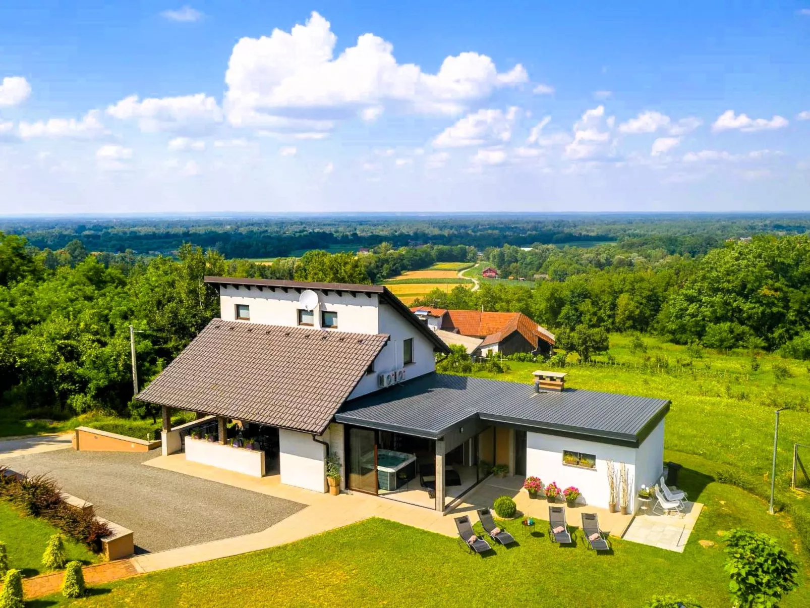 House AdaliA - Draußen