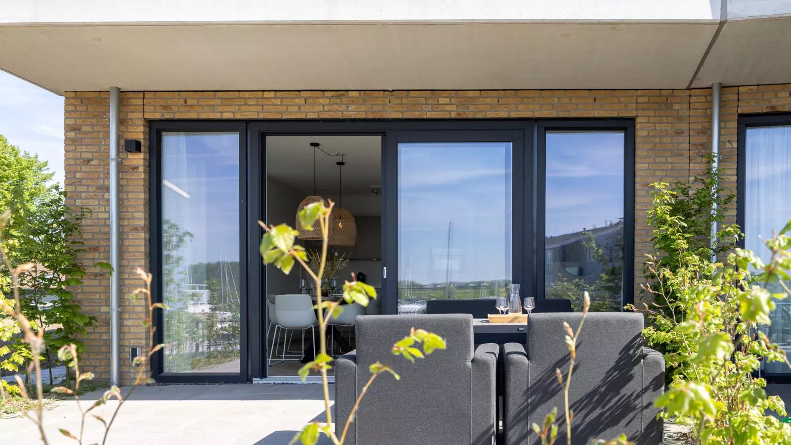 Marina House Kortgene - Gardens in summer