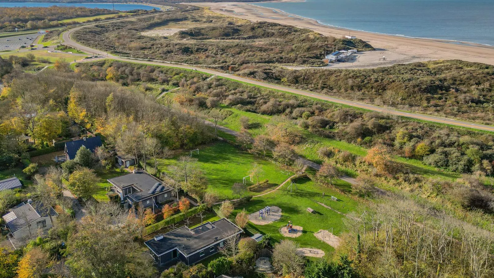 Zwaluw aan Zee - Exterior in summer