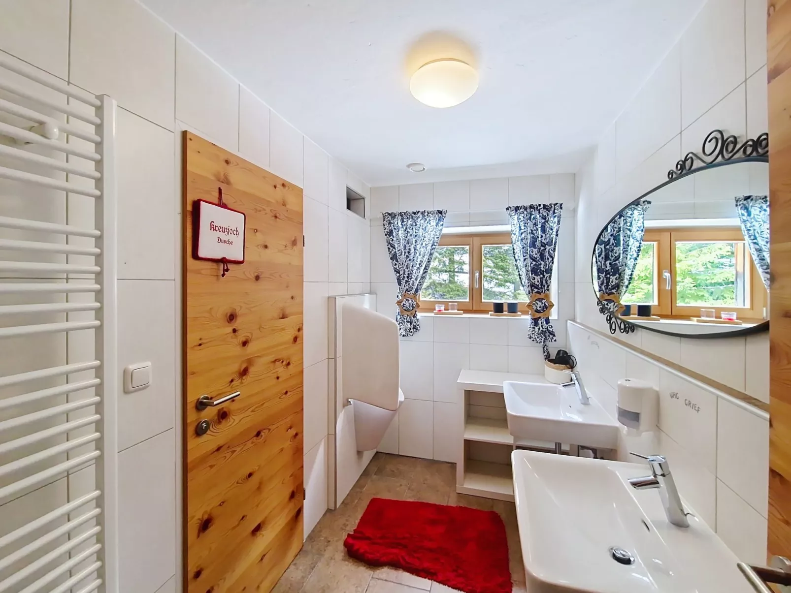 Naviser Hütte - Inside