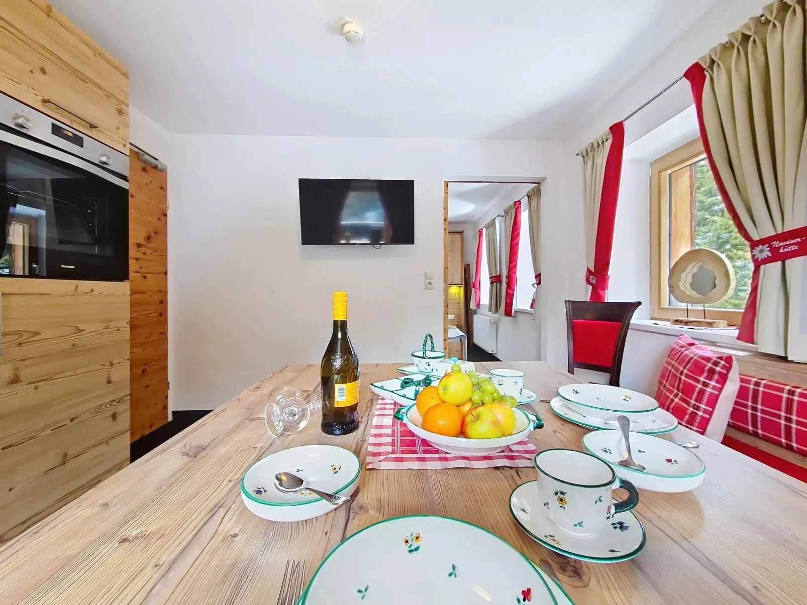 Naviser Hütte - Inside