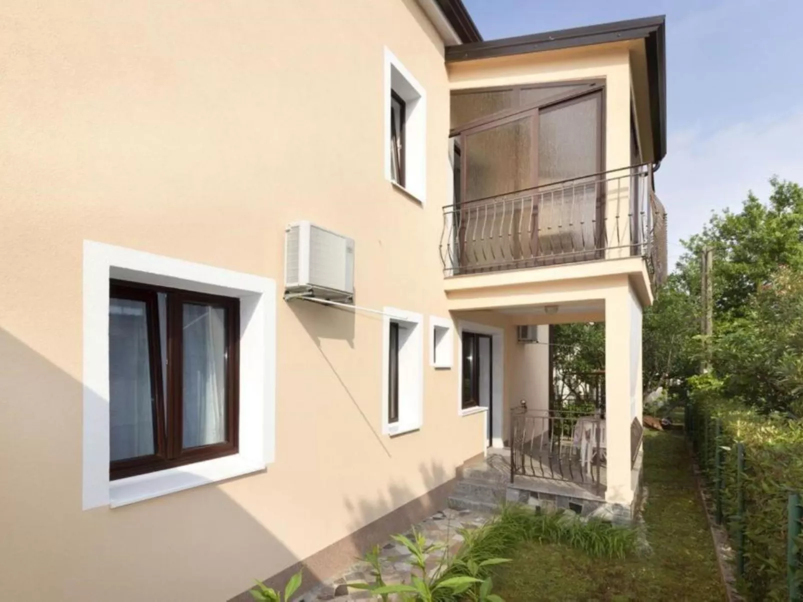 Vera Savic - Outside