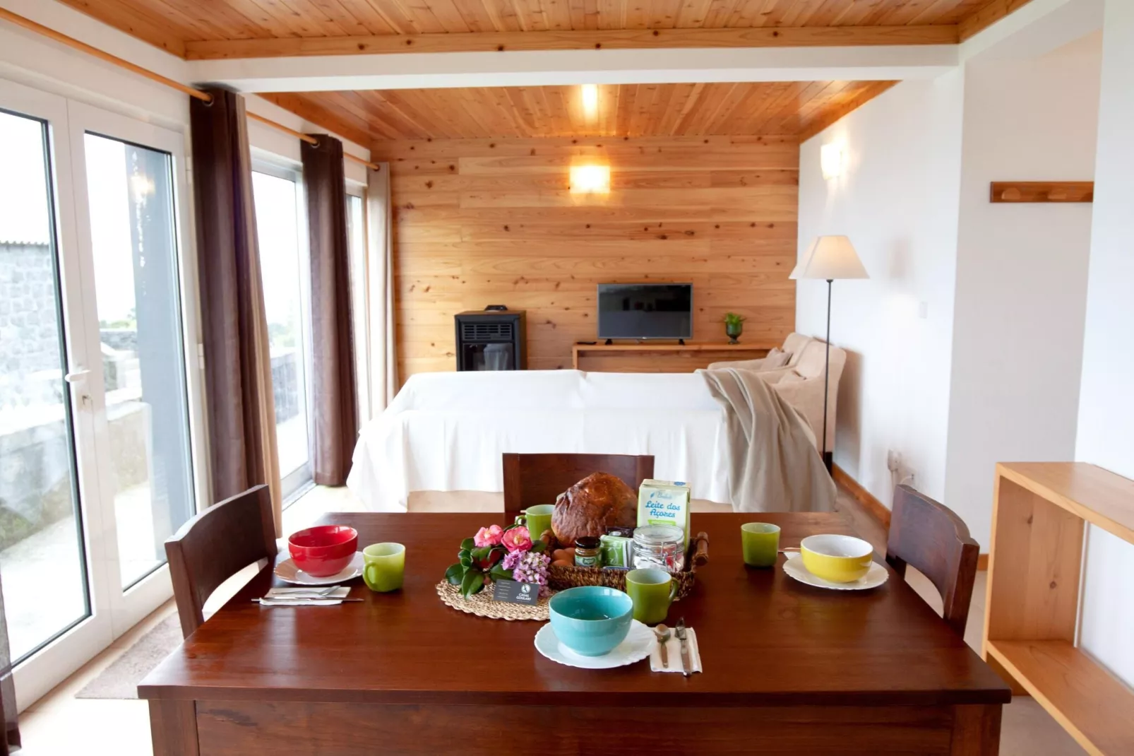 Holiday Apartment in Santo Amaro  // Apt T1-Dining room