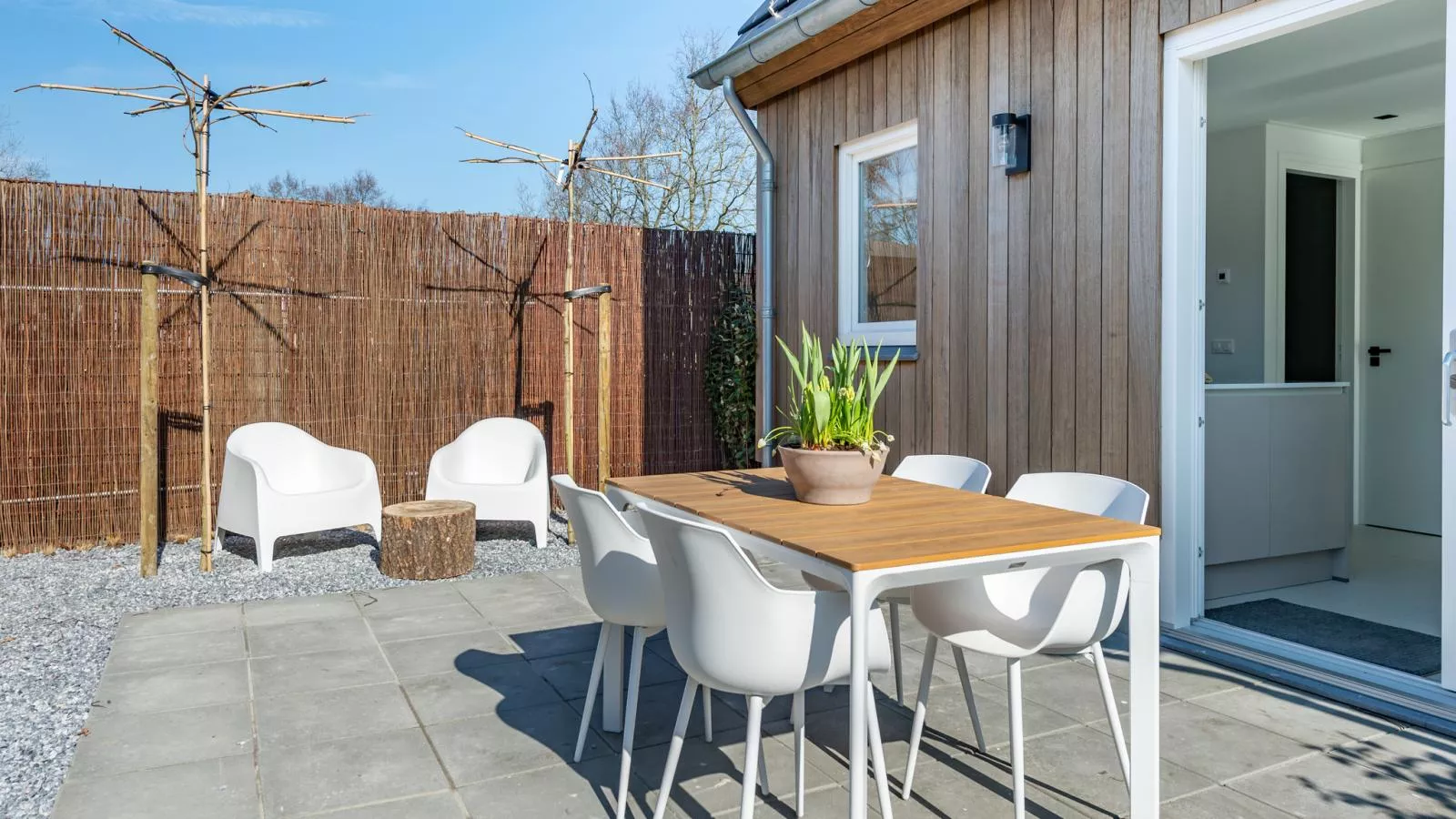 Duin Bos Retreat Oostkapelle - Gardens in summer