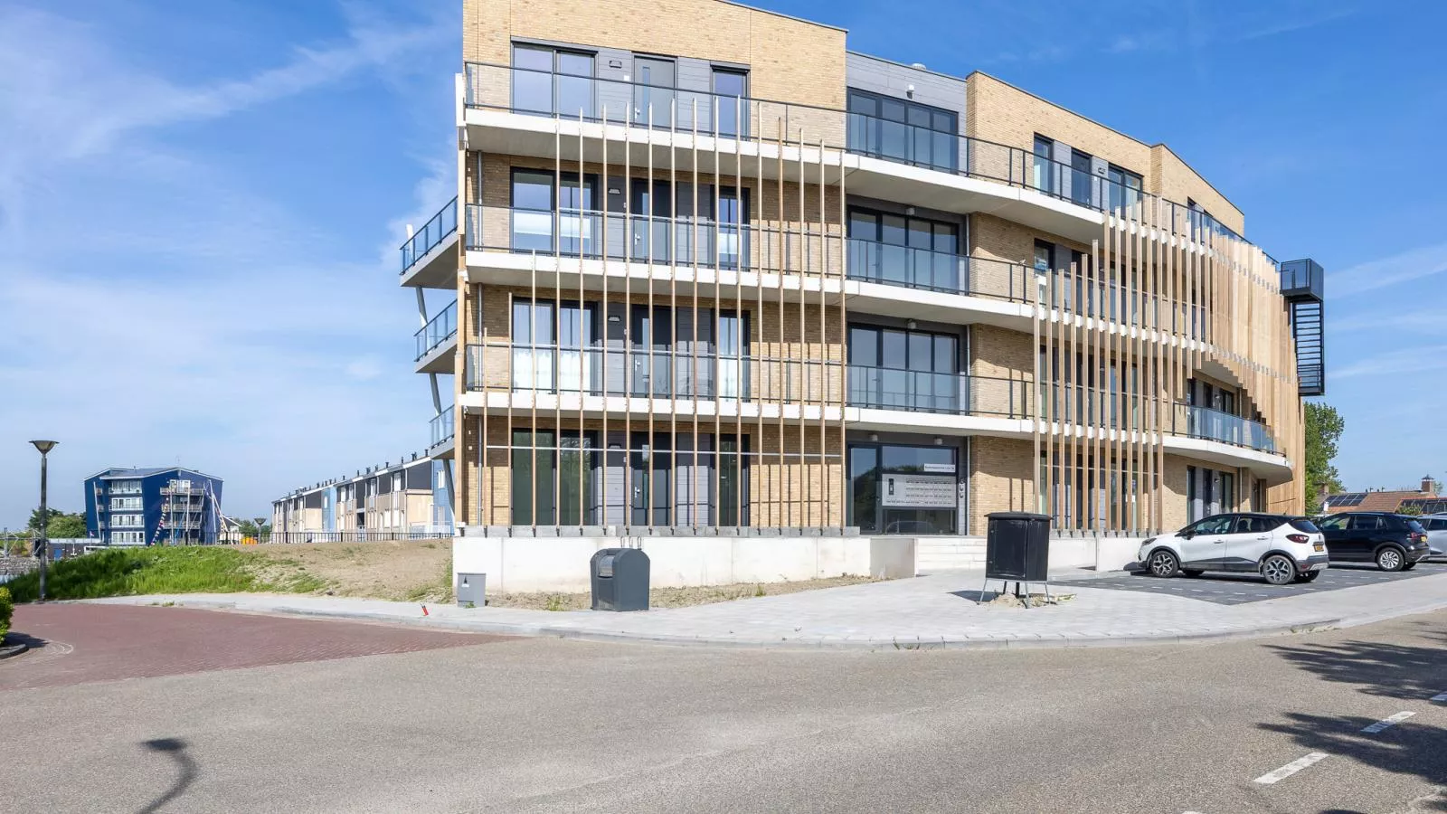 Marina House Kortgene - Exterior in summer