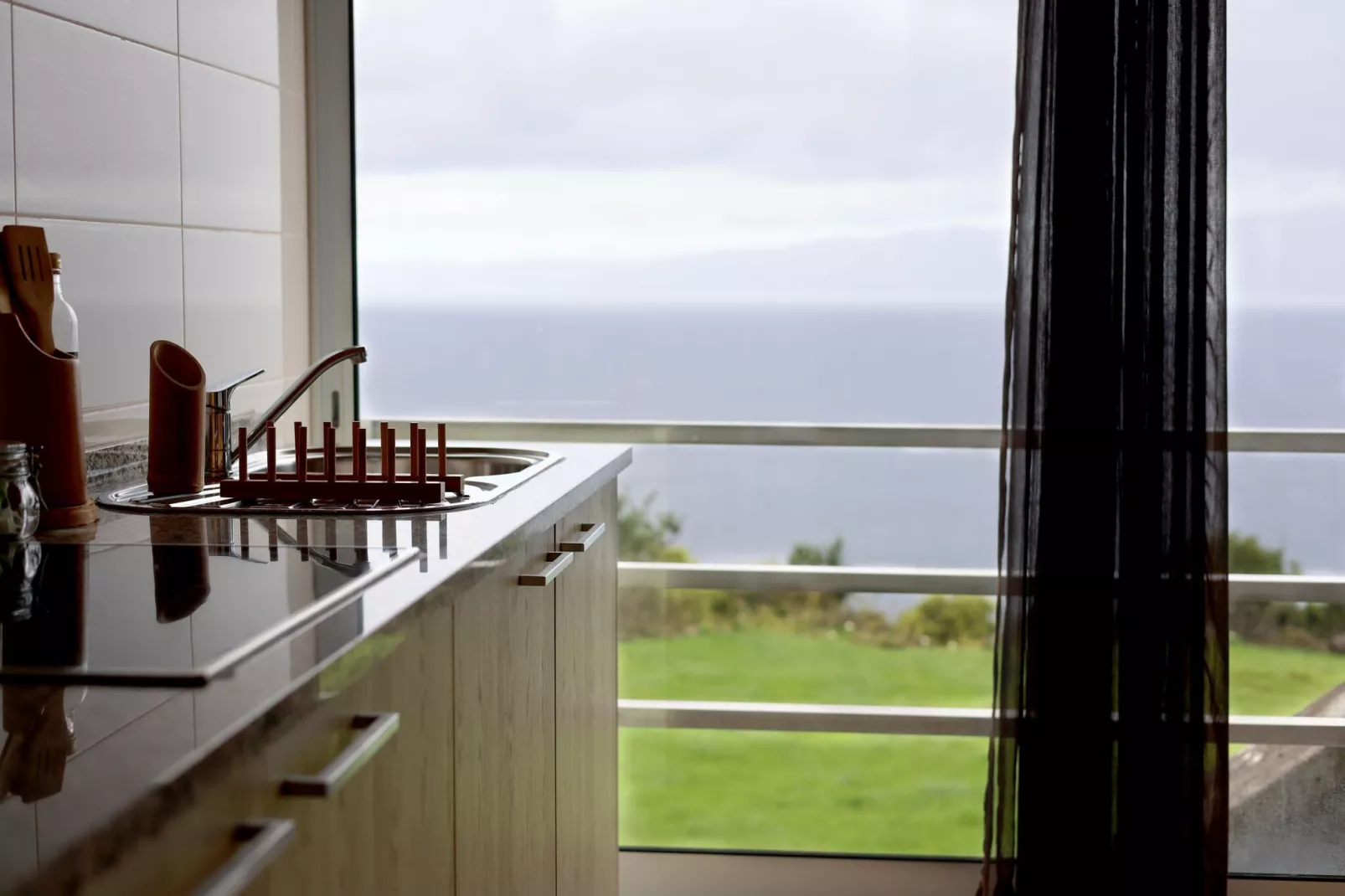Holiday Apartment in Santo Amaro  // Apt T1-Kitchen