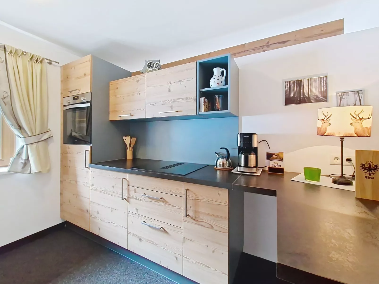 Naviser Hütte - Inside