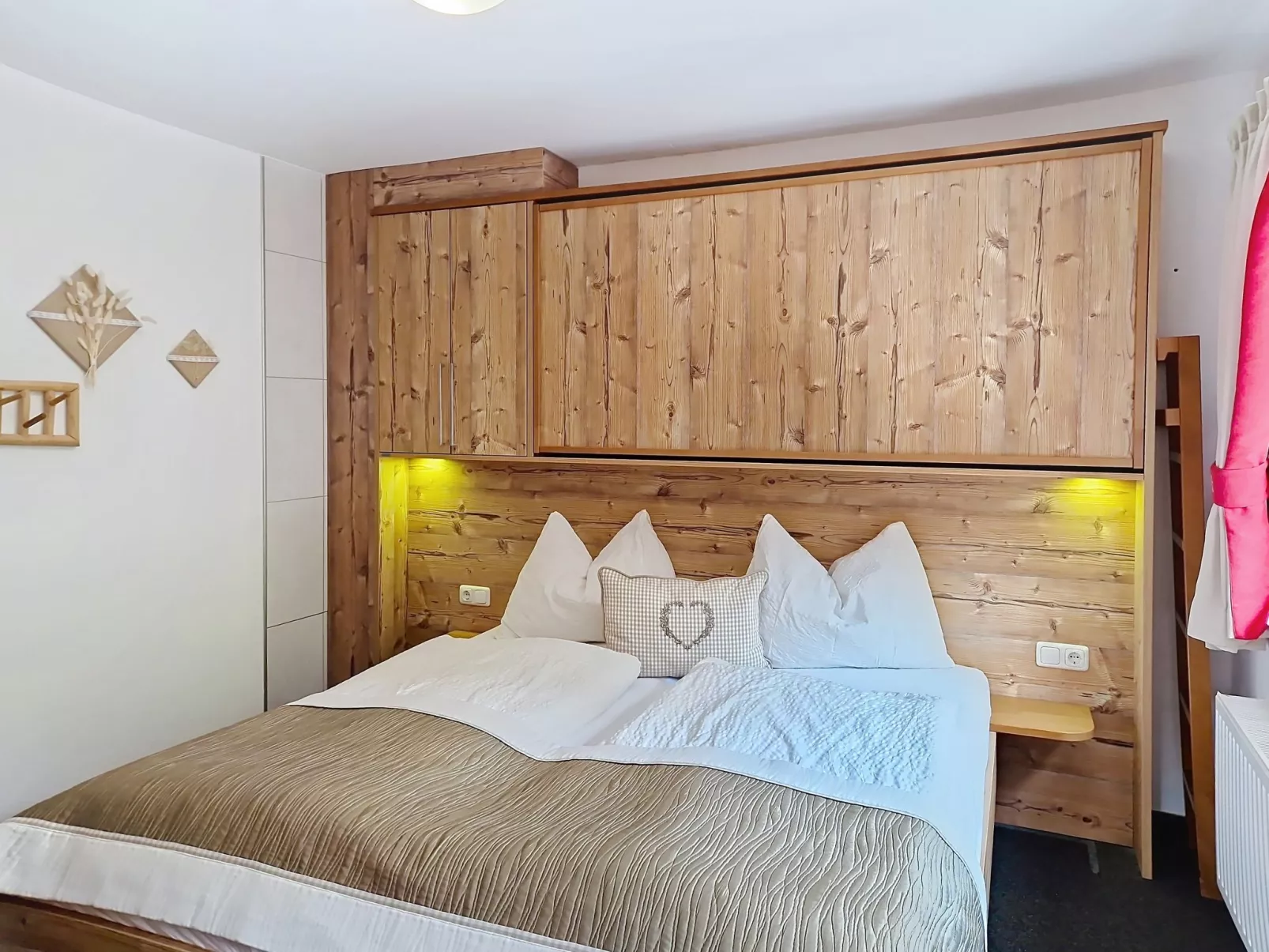 Naviser Hütte - Inside