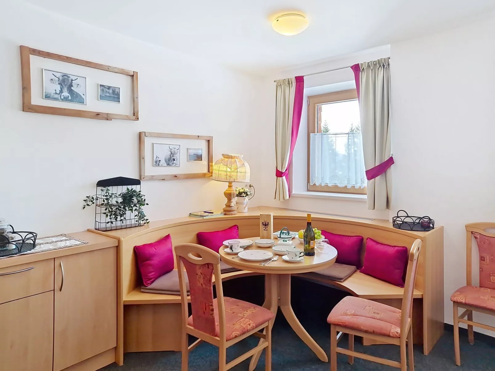 Naviser Hütte - Inside