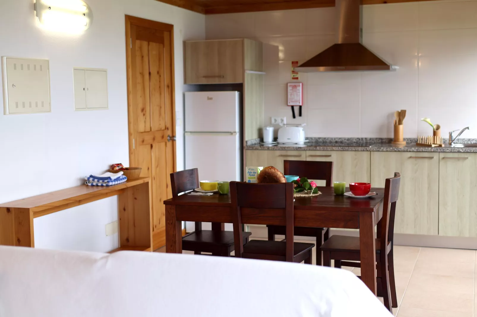 Holiday Apartment in Santo Amaro  // Apt T1-Kitchen