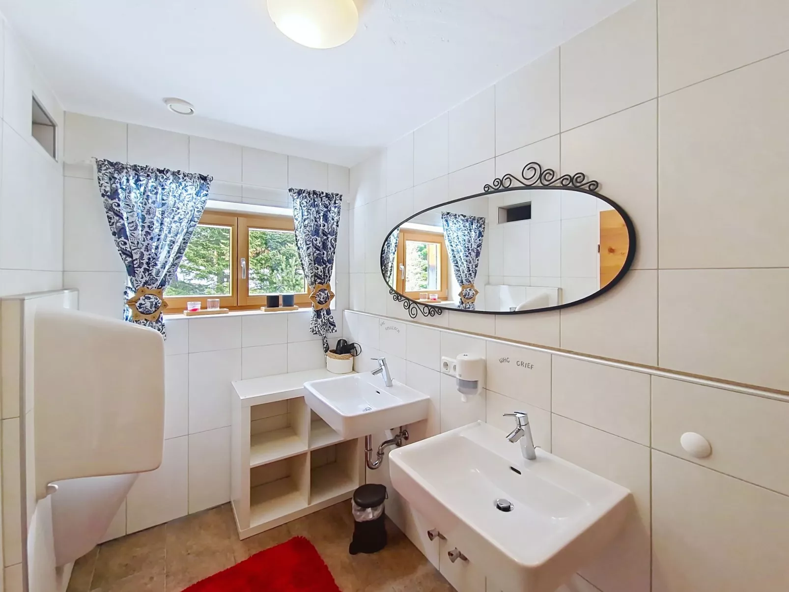 Naviser Hütte - Inside