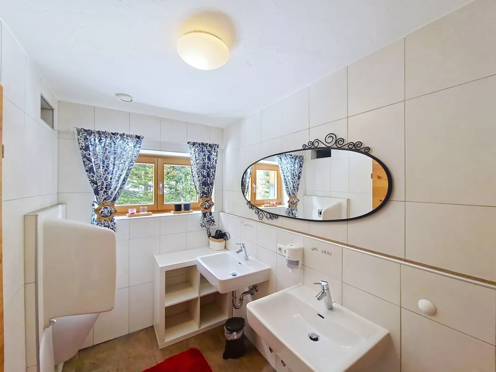 Naviser Hütte - Inside