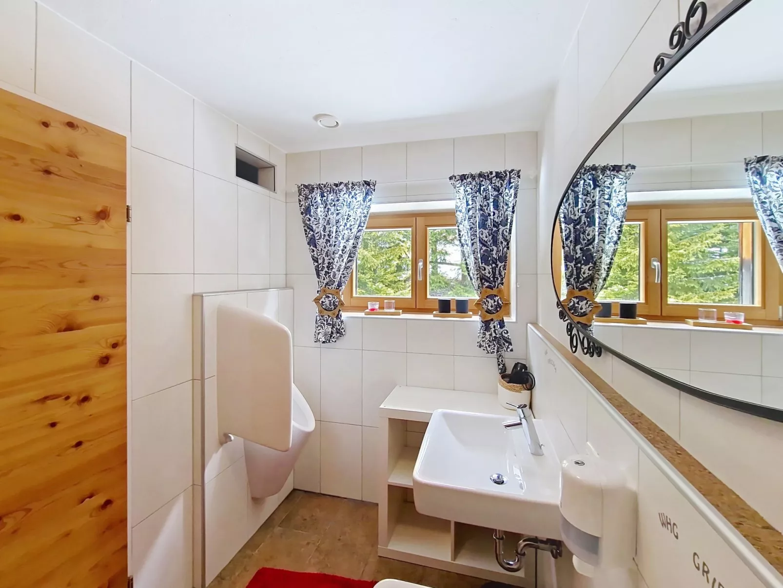 Naviser Hütte - Inside