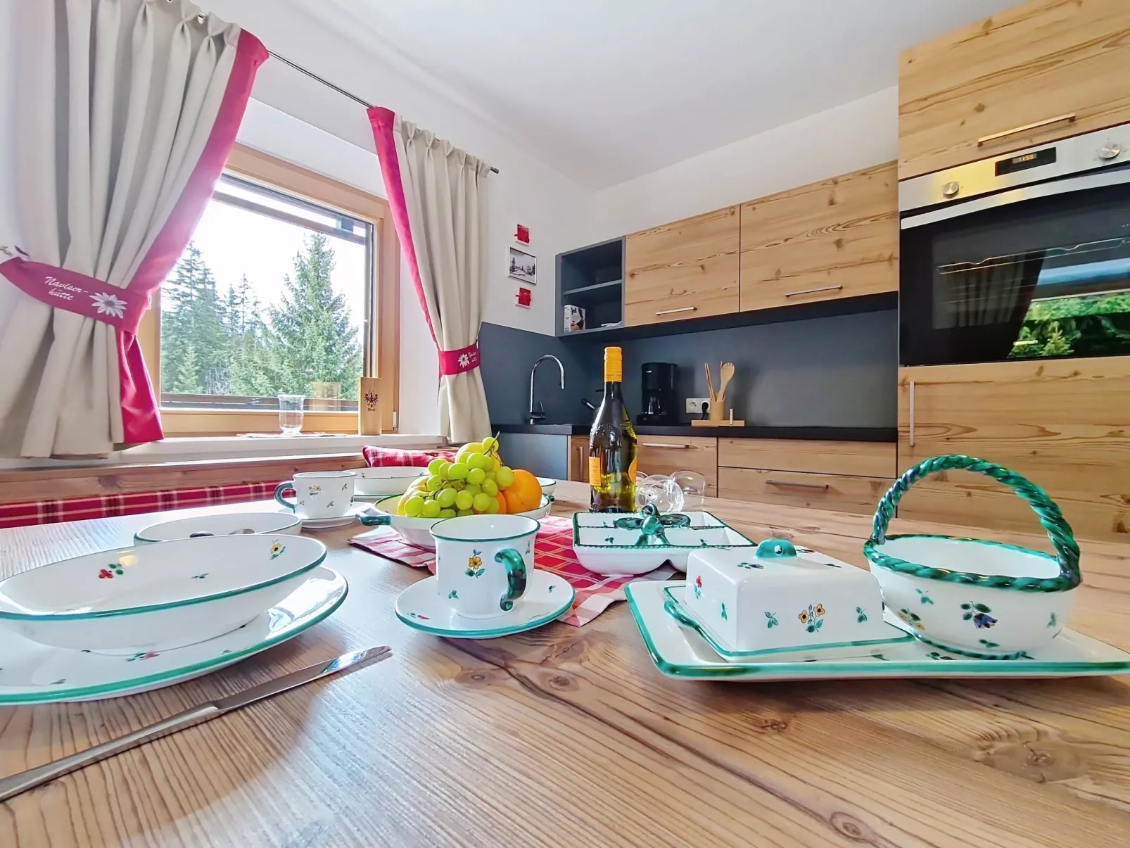 Naviser Hütte - Inside