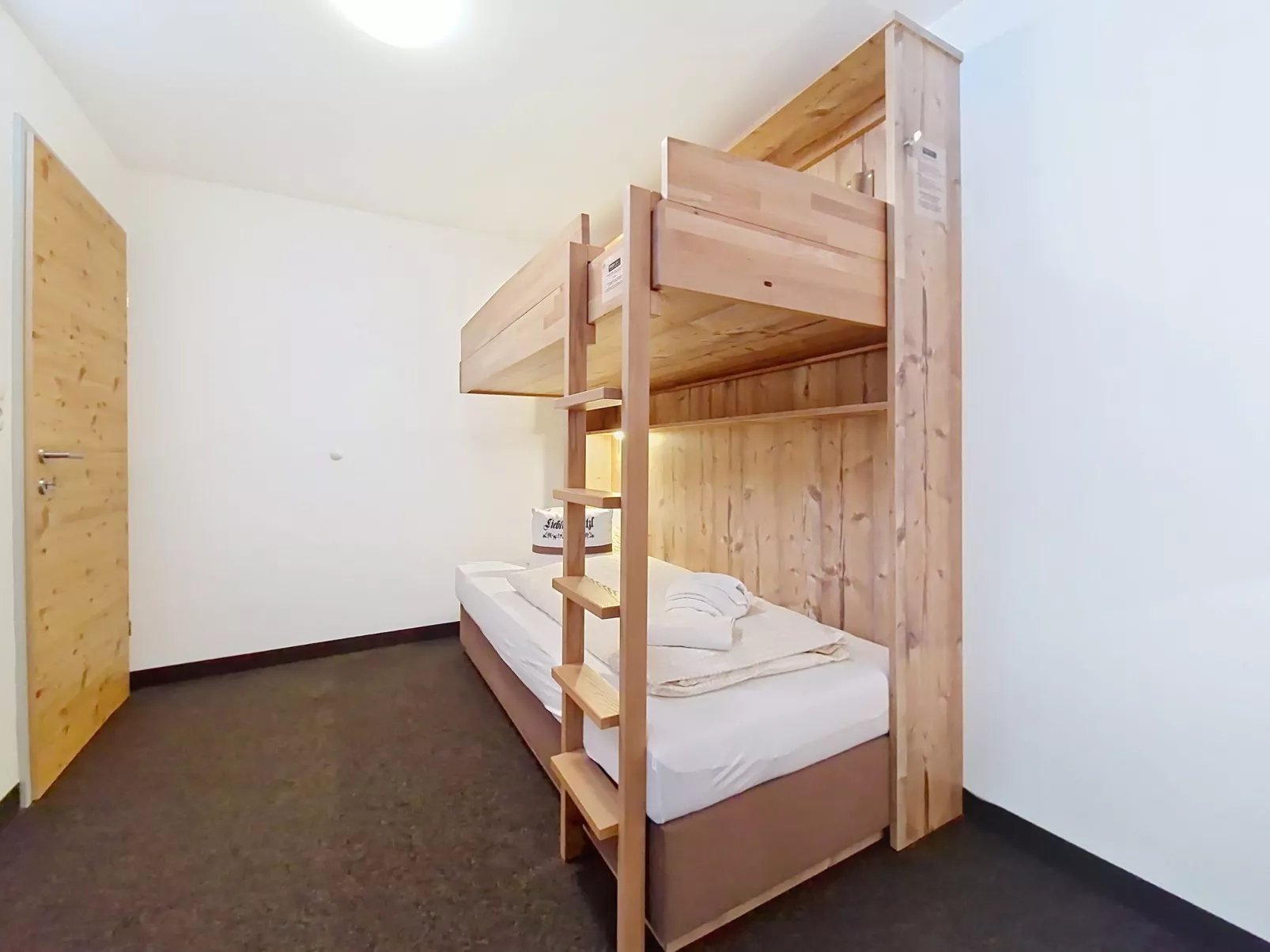 Naviser Hütte - Inside