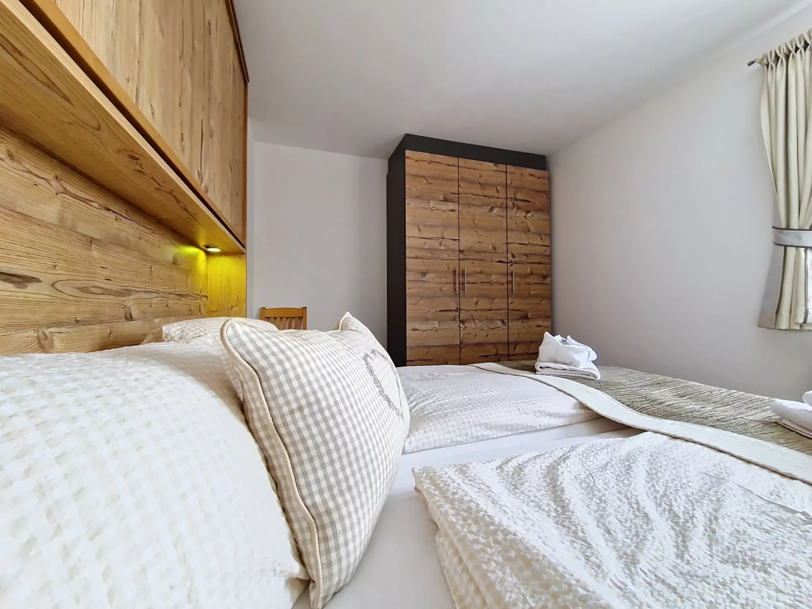 Naviser Hütte - Inside