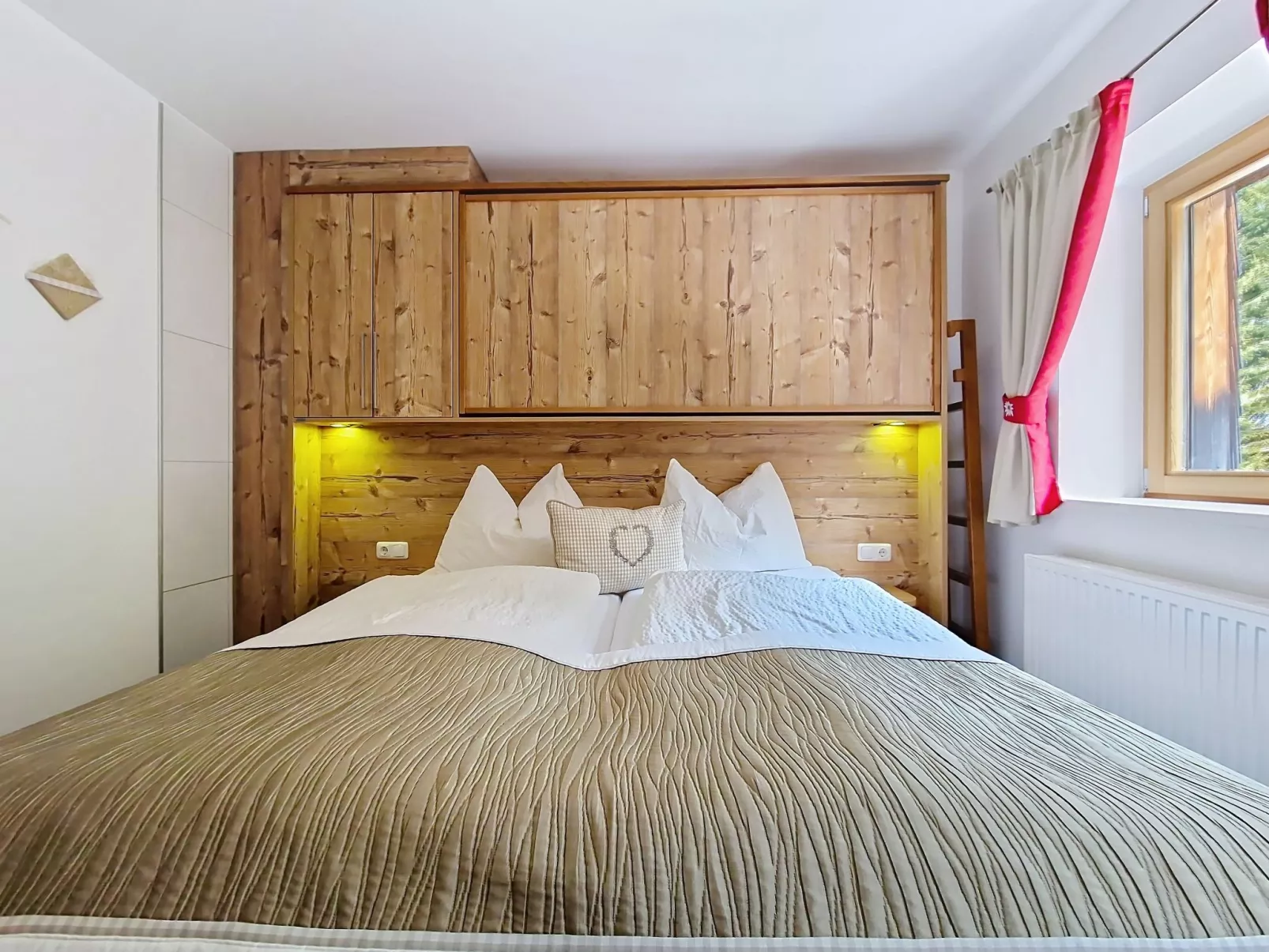 Naviser Hütte - Inside