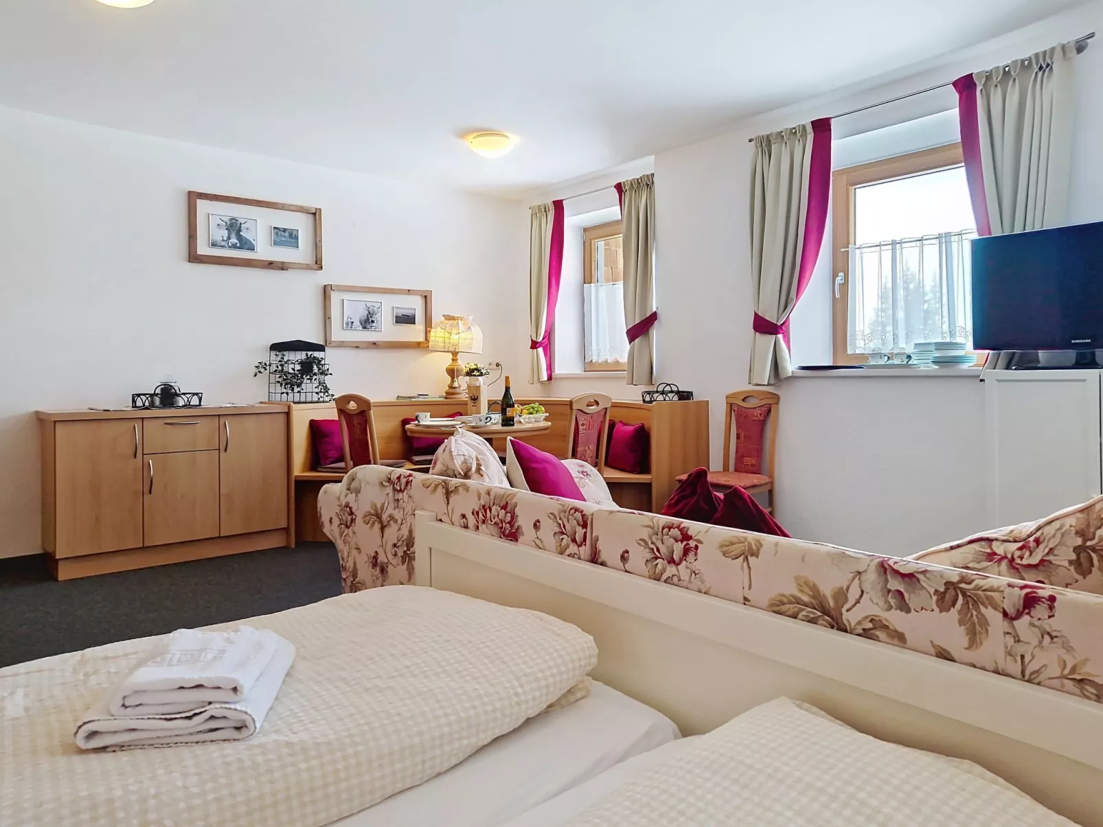 Naviser Hütte - Inside