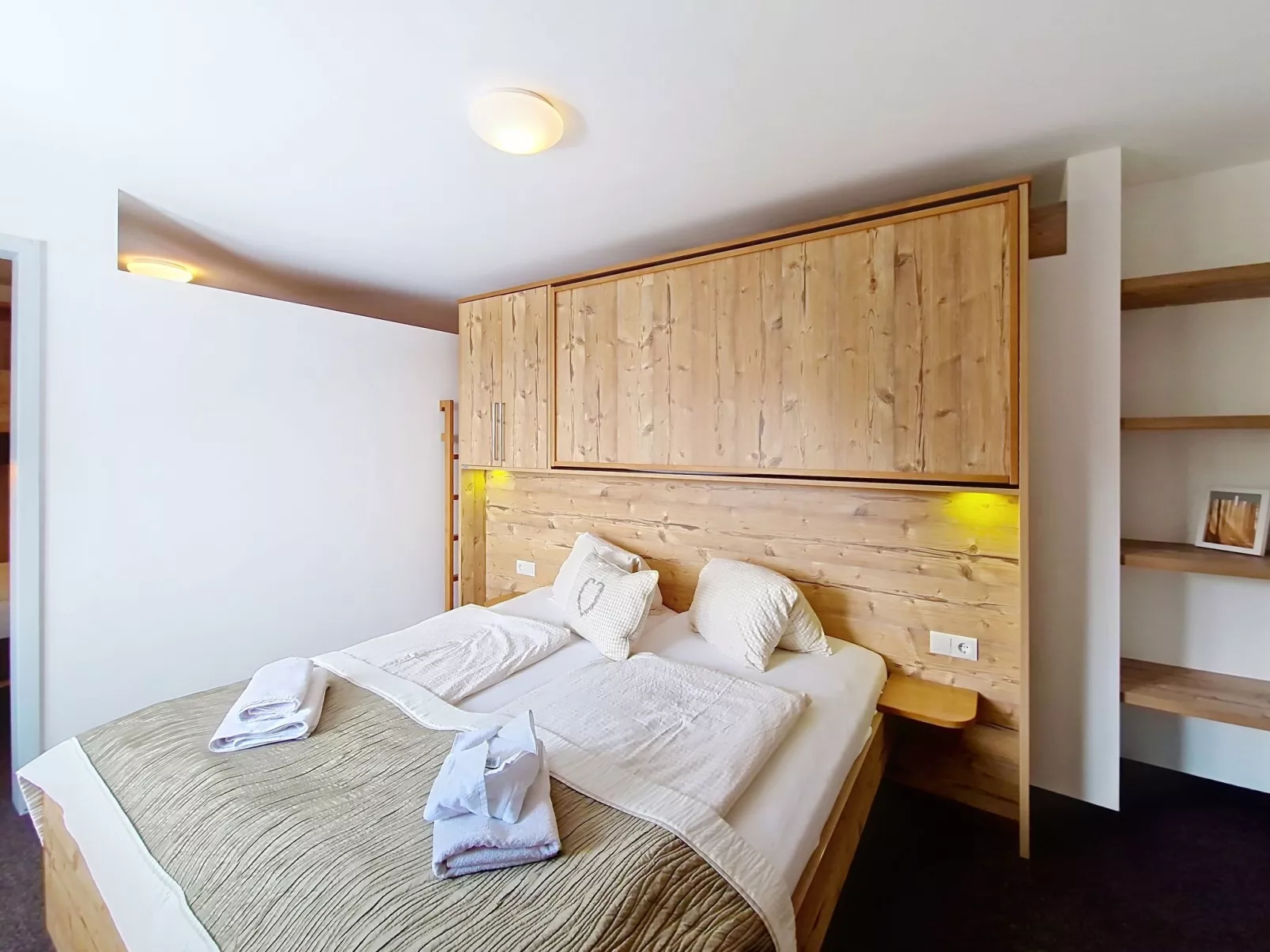 Naviser Hütte - Inside