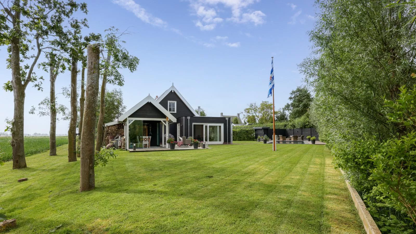 Zeeuwse Polderlodge - Gardens in summer