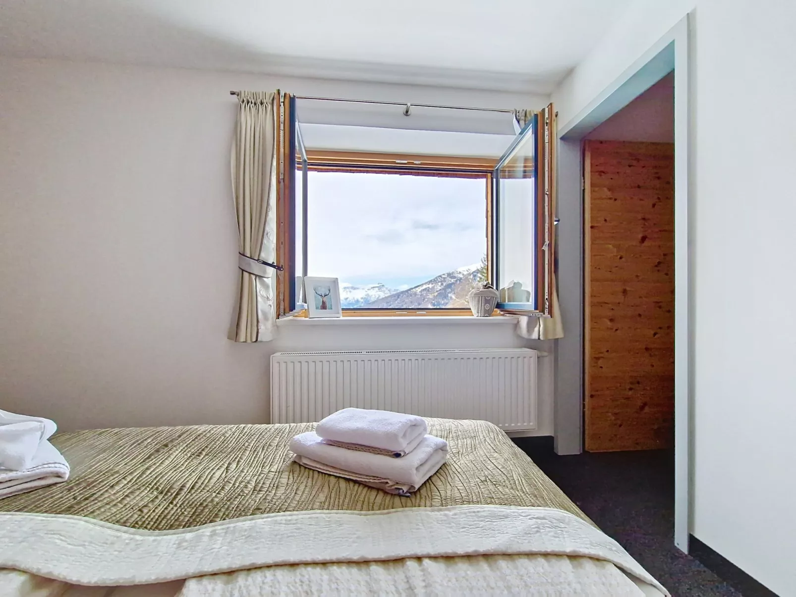 Naviser Hütte - Inside