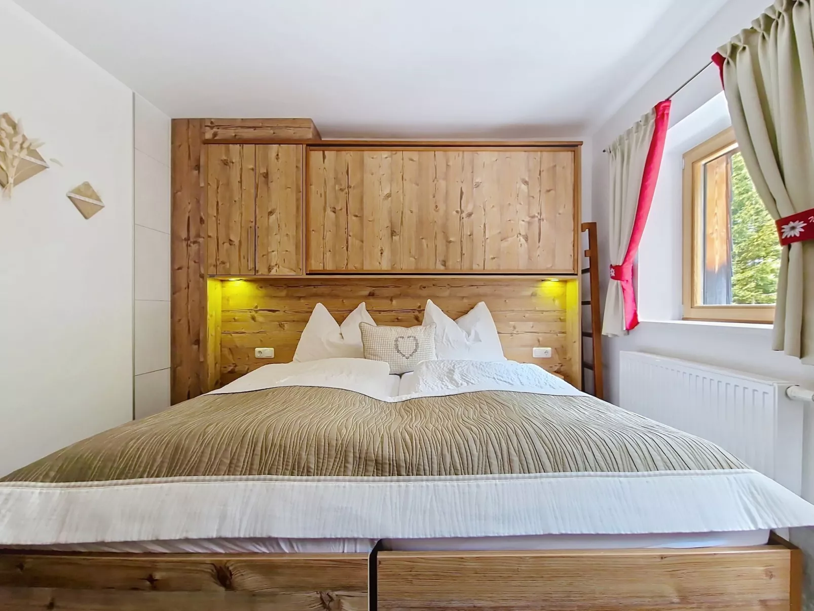 Naviser Hütte - Inside