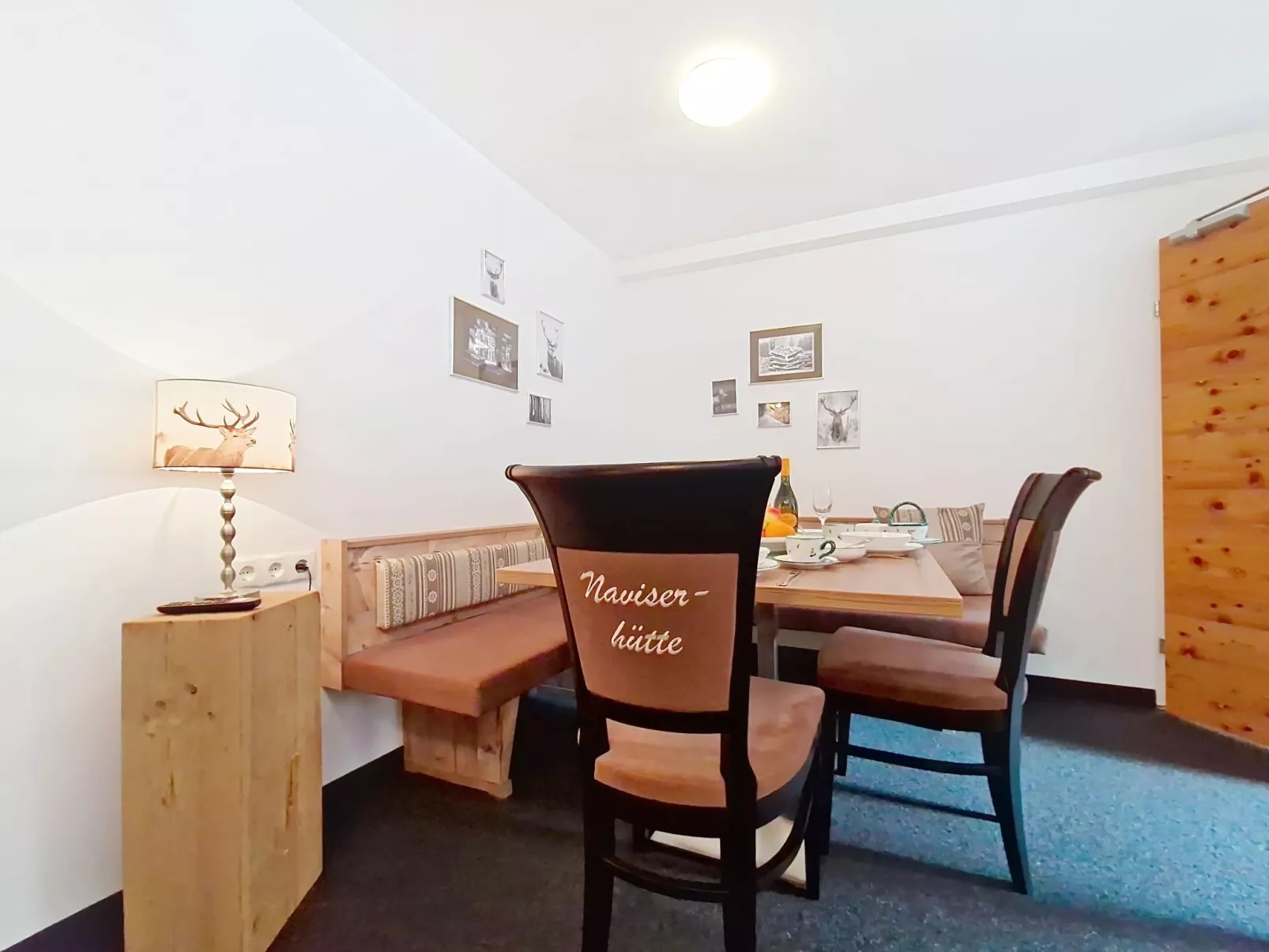 Naviser Hütte - Inside