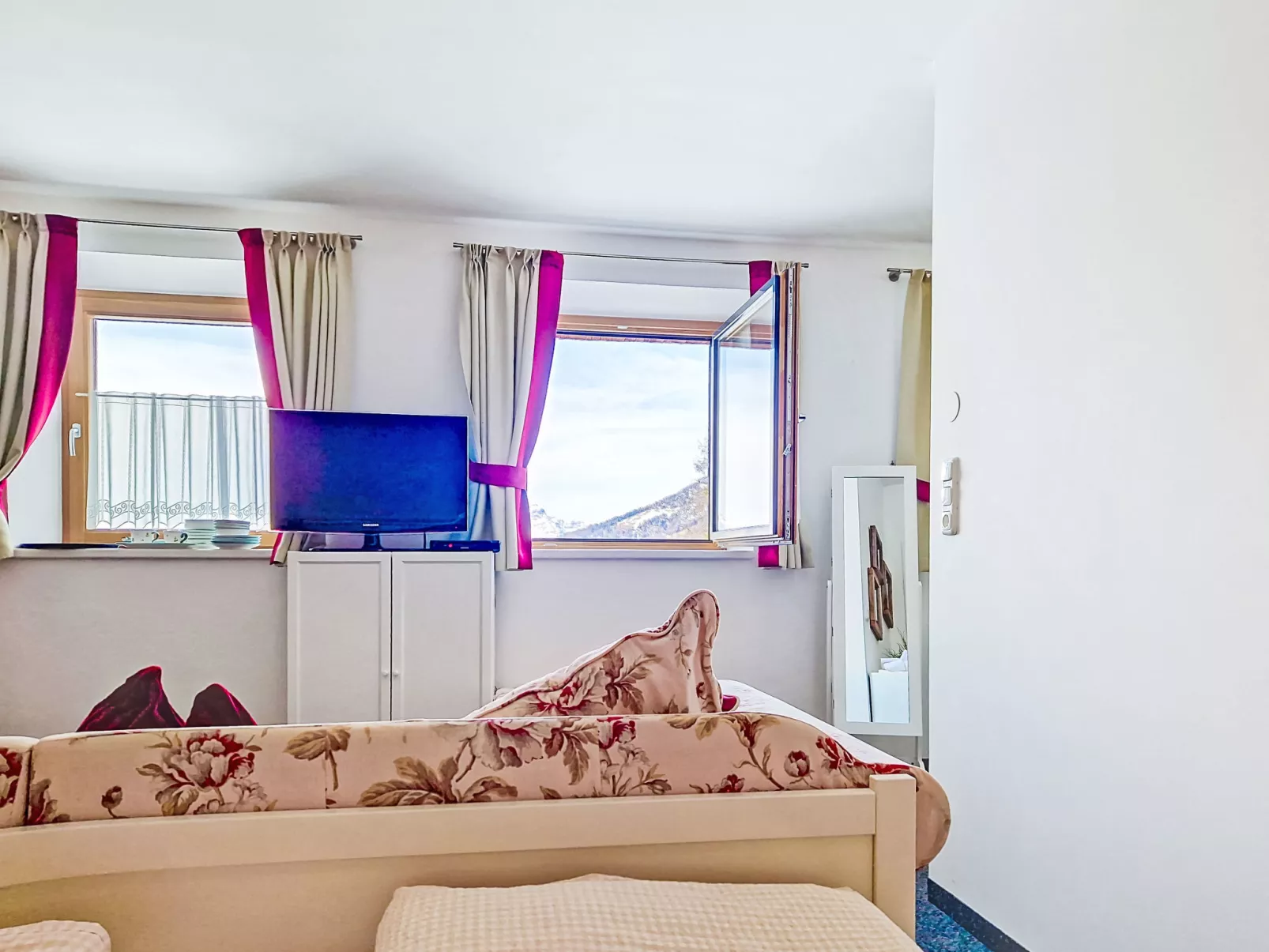 Naviser Hütte - Inside