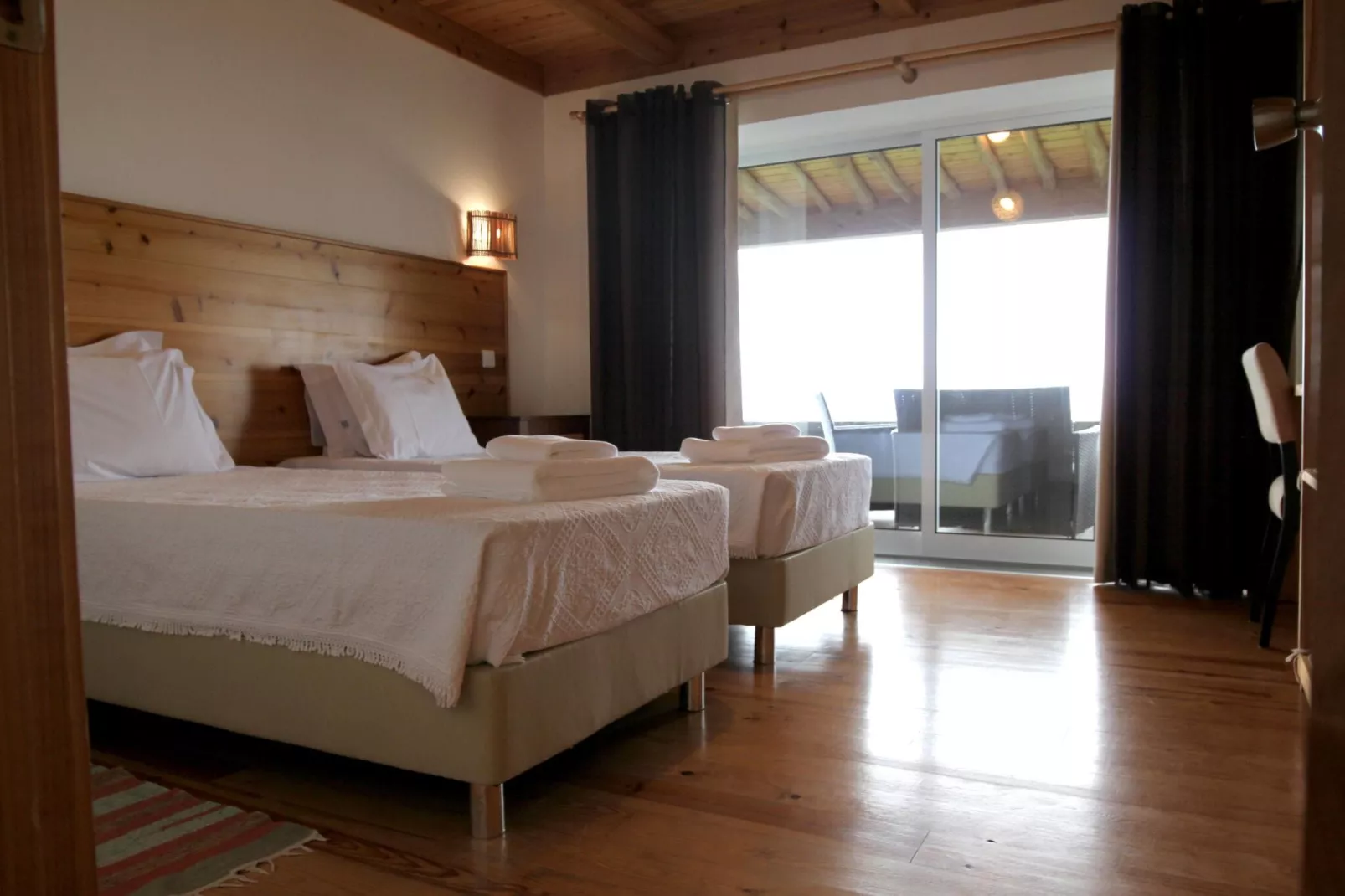 Holiday Apartment in Santo Amaro  // Apt T3-Indoor