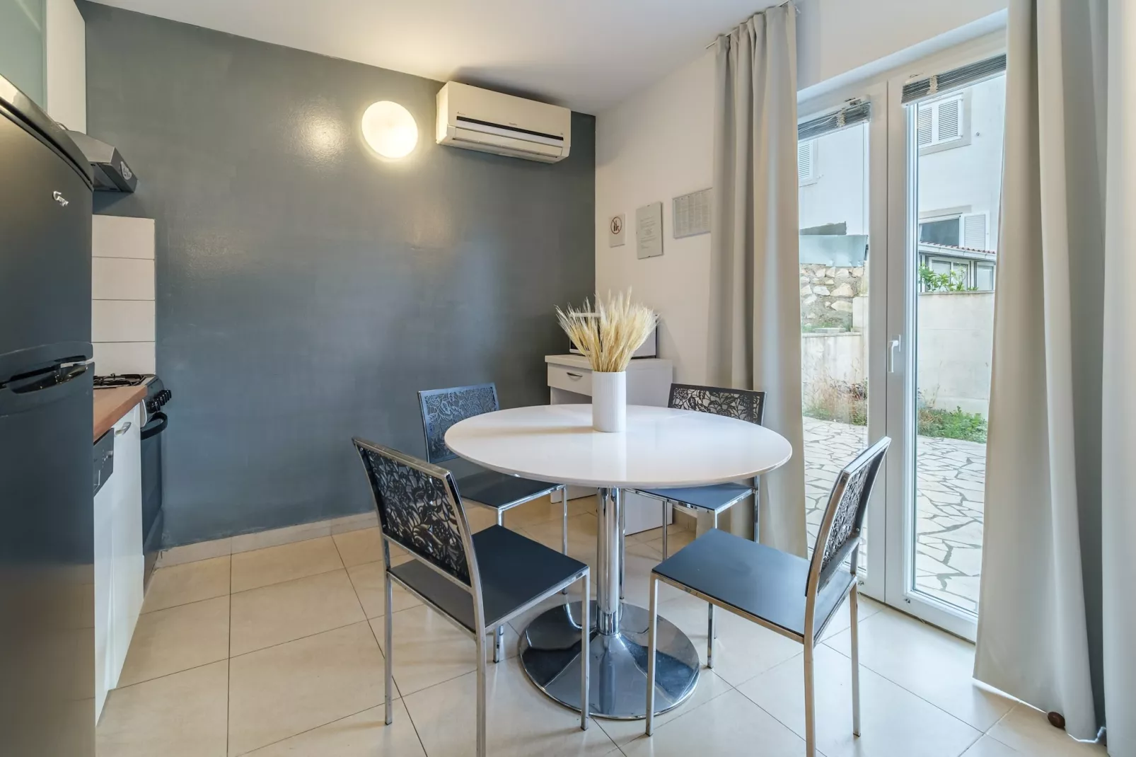 Apartments Tomy - Studio Apartment with terrace
