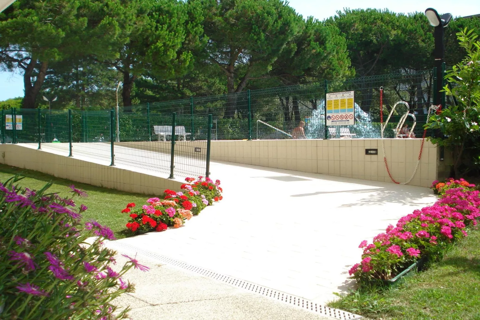 Garden 7 - Exterior in summer