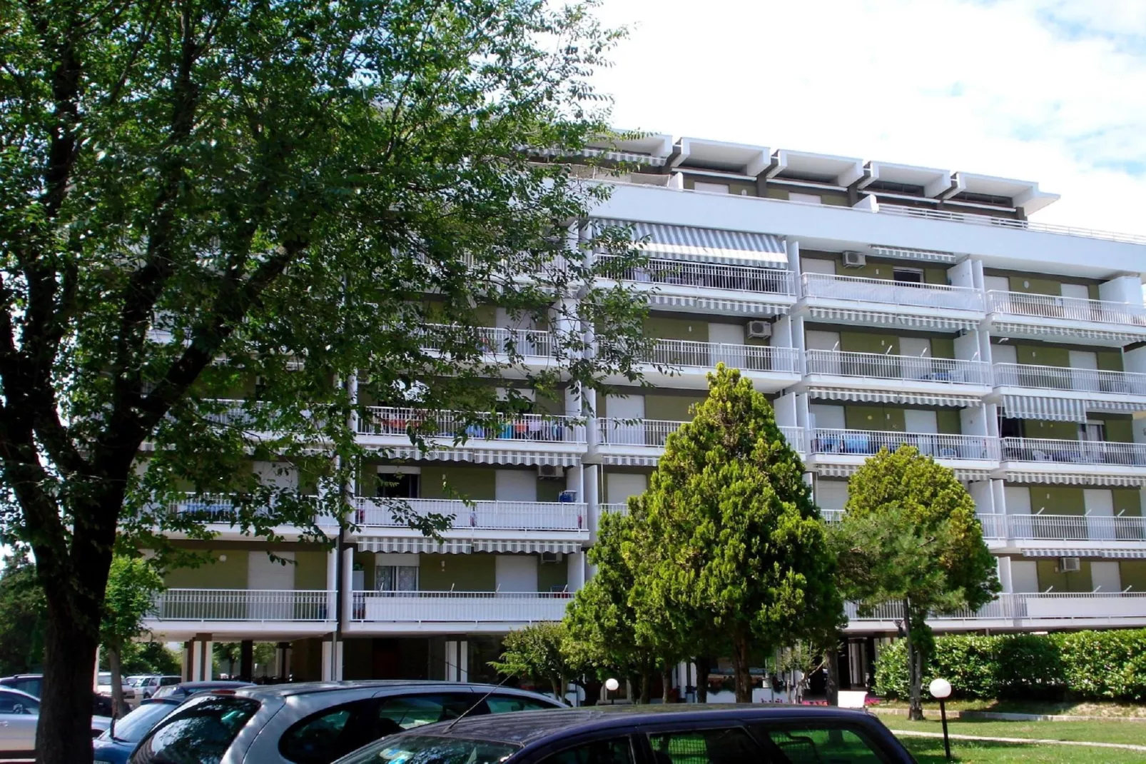 Garden 7 - Exterior in summer