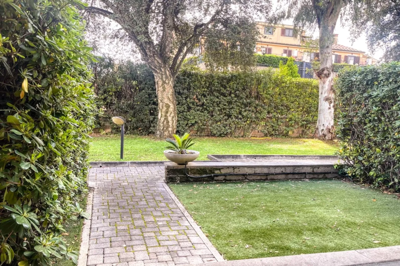 Bilocale vista giardino 105- 2 pax - Gardens in summer