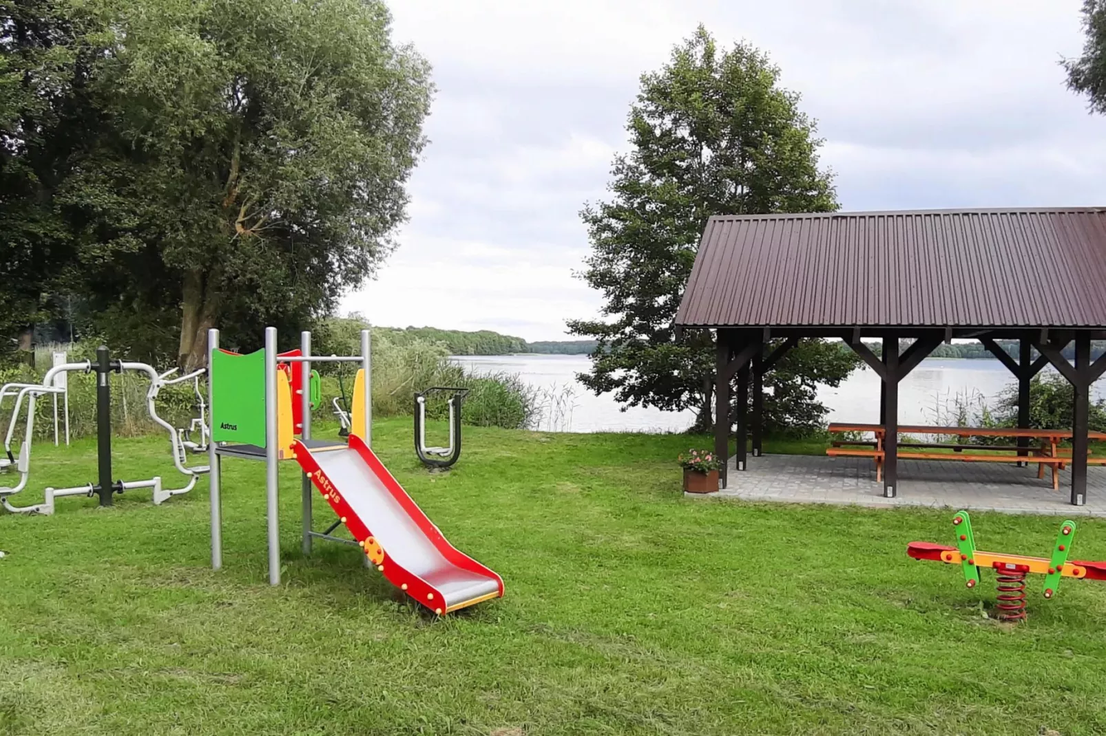 Dom wakacyjny 85 m2 dla 6 osób Dąbrowica-Park facilities