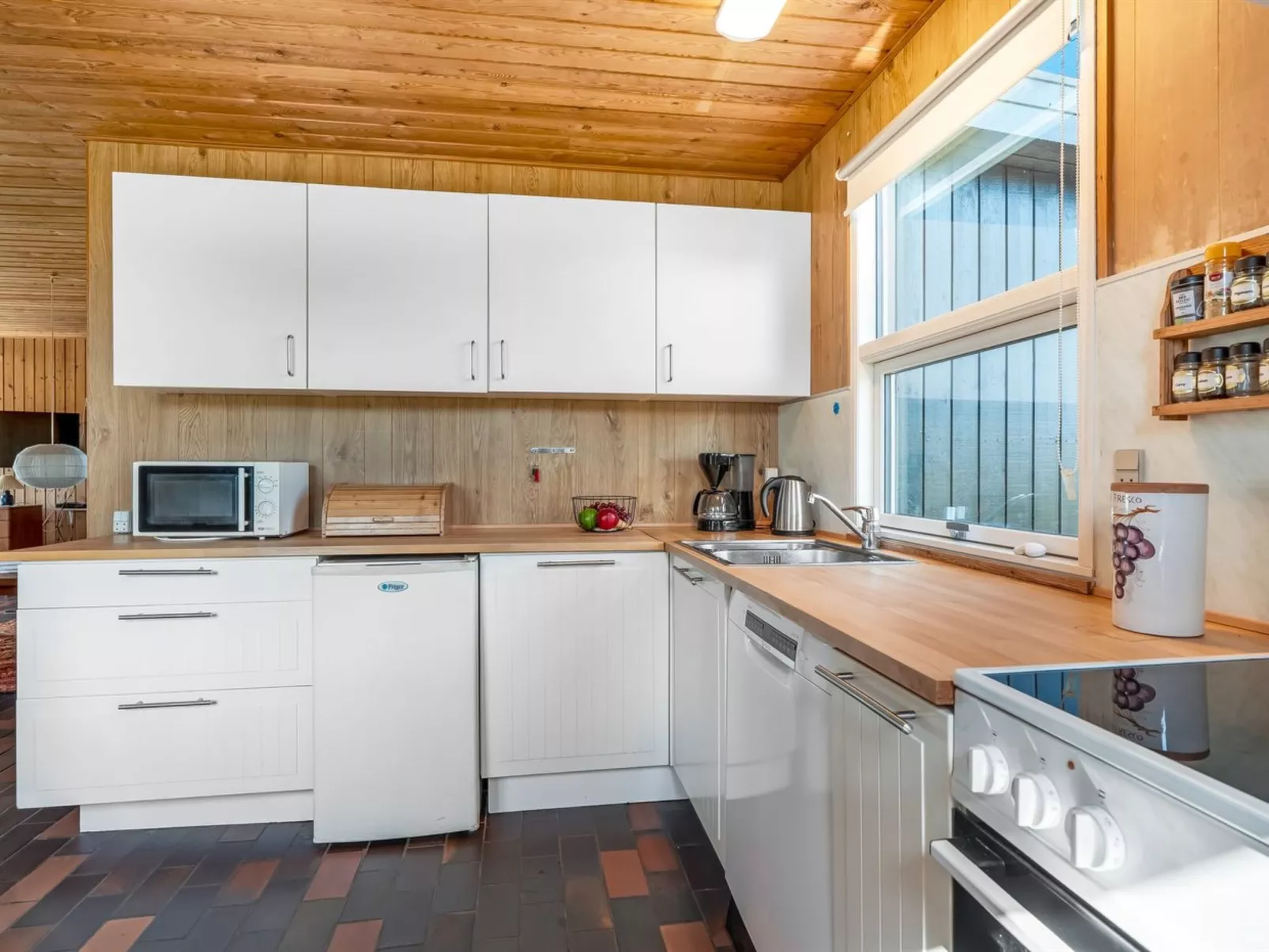 "Gunborg" - 800m from the sea - Drinnen